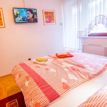 Apartment Mavrica *